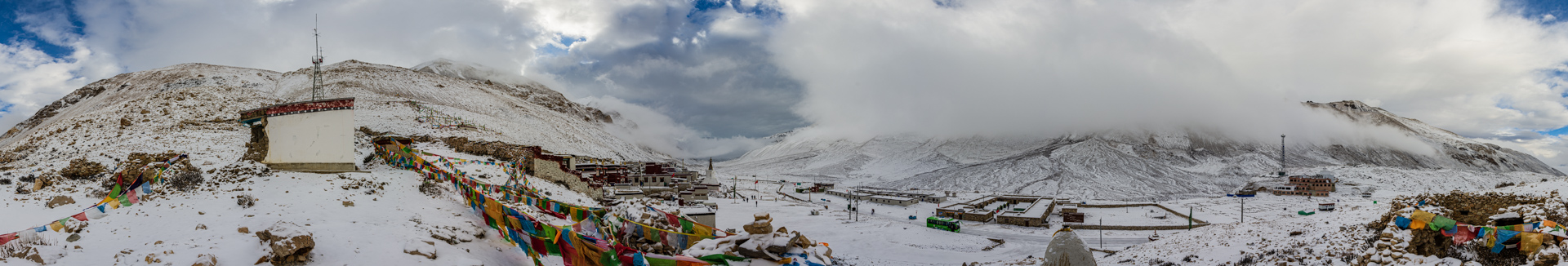 Blick auf Rongphu Kloster und Mount Everest